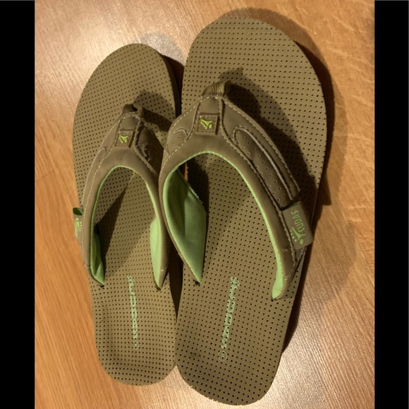 youth flip flops